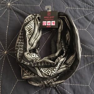 NWT Striking Infinity Scarf